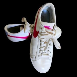 Nike Court Shoes White/Pink sz 7.5 Women